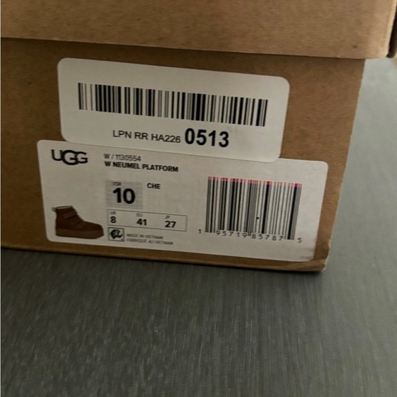 SOLD! Neumel Uggs! Amazing condition, worn only once! Size 10! Summer pricing!💕 - Picture 5 of 10